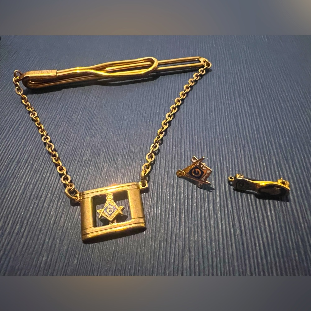 Masonic tie clip and 2 pins